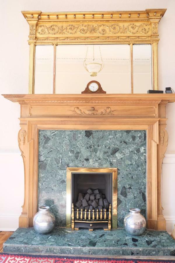 Stylish New Town Property: With Secure Off Street Parking Appartement *