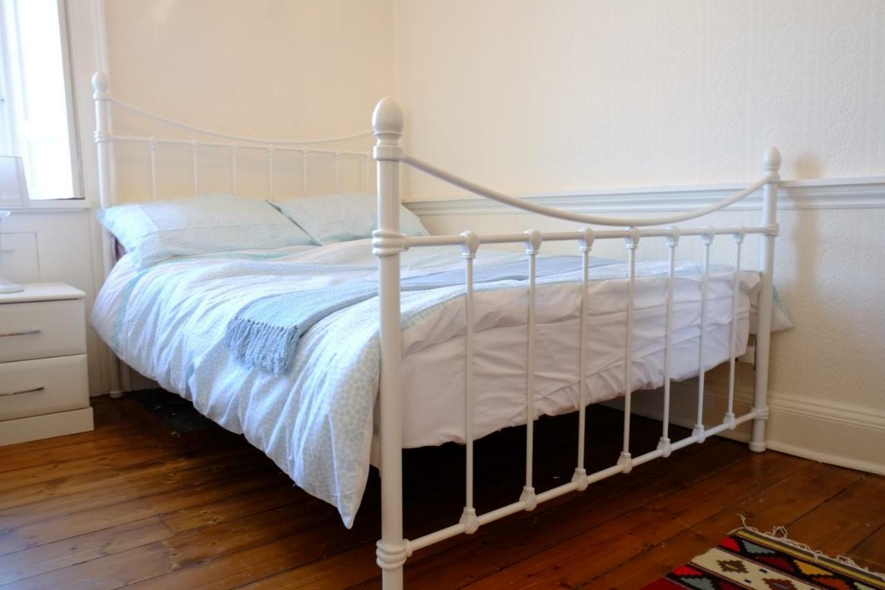 Stylish New Town Property: With Secure Off Street Parking Appartement